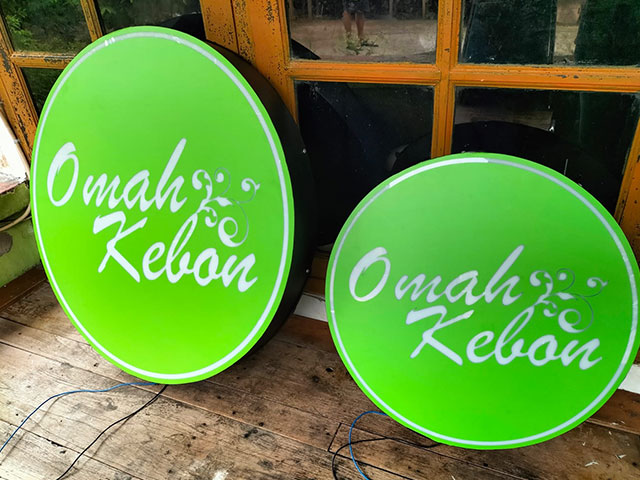 Omah Kebon Neon Box