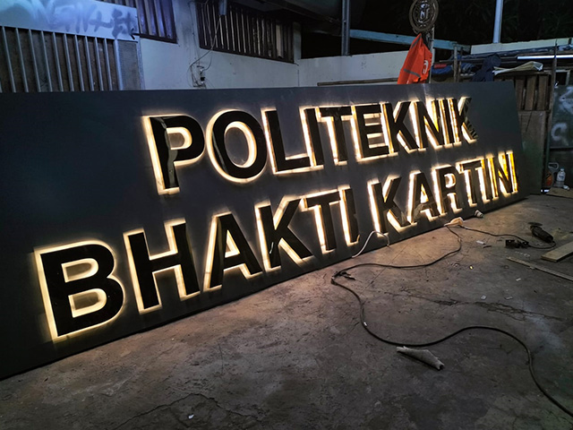 politeknik bhakti kartini huruf timbul