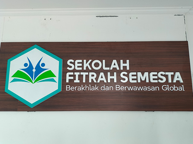 sekolah fitrah semesta huruf timbul