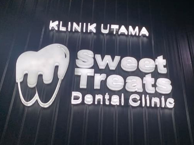 sweet treats dental clinic huruf timbul